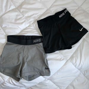 Grey & black Nike pro’s